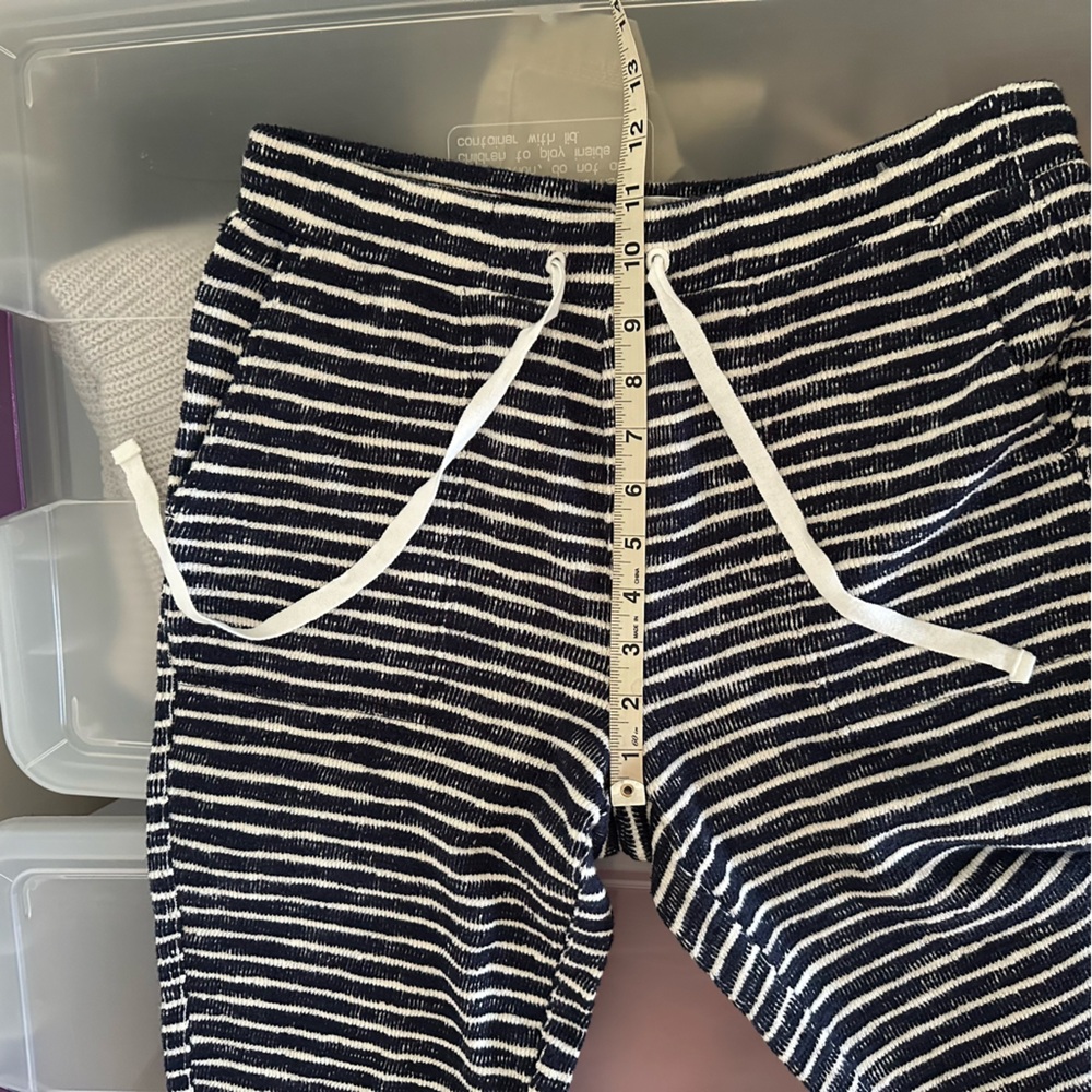 Lou & Grey Texture Loungewear Cropped Sweatpants Size Small Nautical Striped - Picture 7 of 9